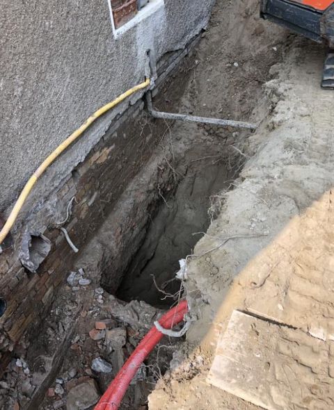 Kleinbaggerarbeiten Niederösterreich – Minibagger im Kleingartenverein bei Erdaushub