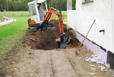 Feuchten Keller trockenlegen – Keller freilegen für professionelle Sanierung