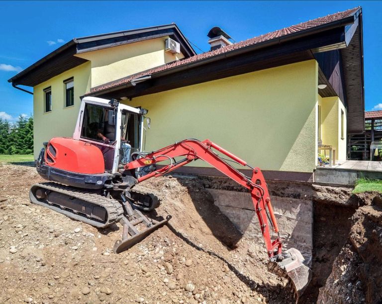 Undichten Keller abdichten – Keller ausschachten und Kellerwand freilegen